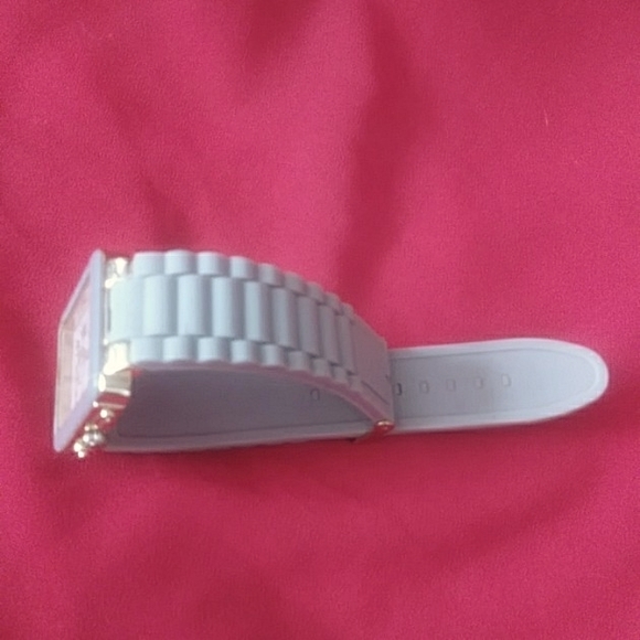 Watch - Picture 4 of 13